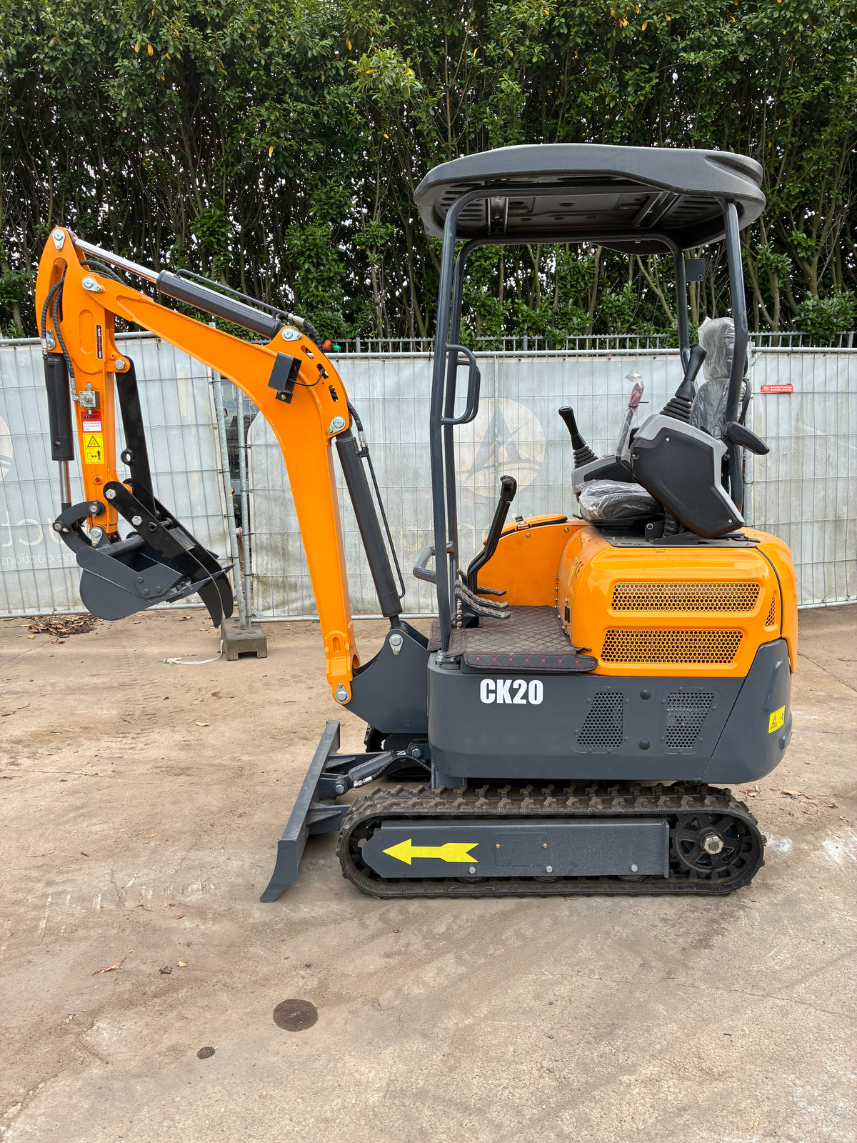 Crawler excavator ck20 demo